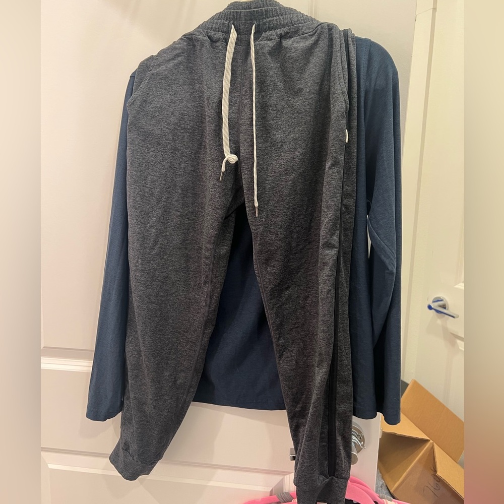 Woman’s vuori joggers